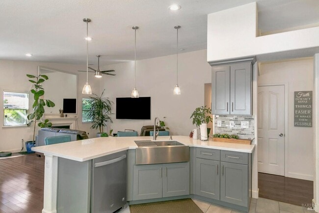 Building Photo - 3257 Vista Del Lago Way