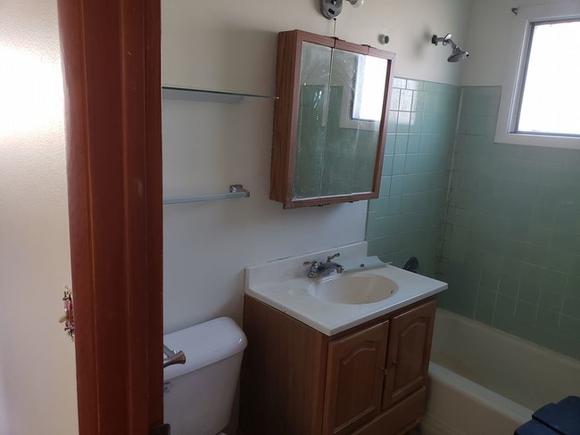 Building Photo - 2025 W Warnimont Avenue - 2 Bedroom Lower