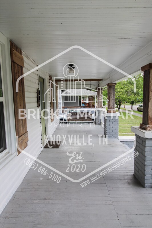 Building Photo - 427 E Caldwell Ave