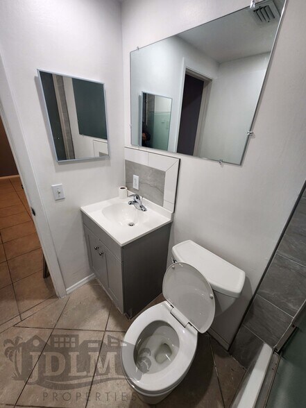 Building Photo - 12515 1st Is