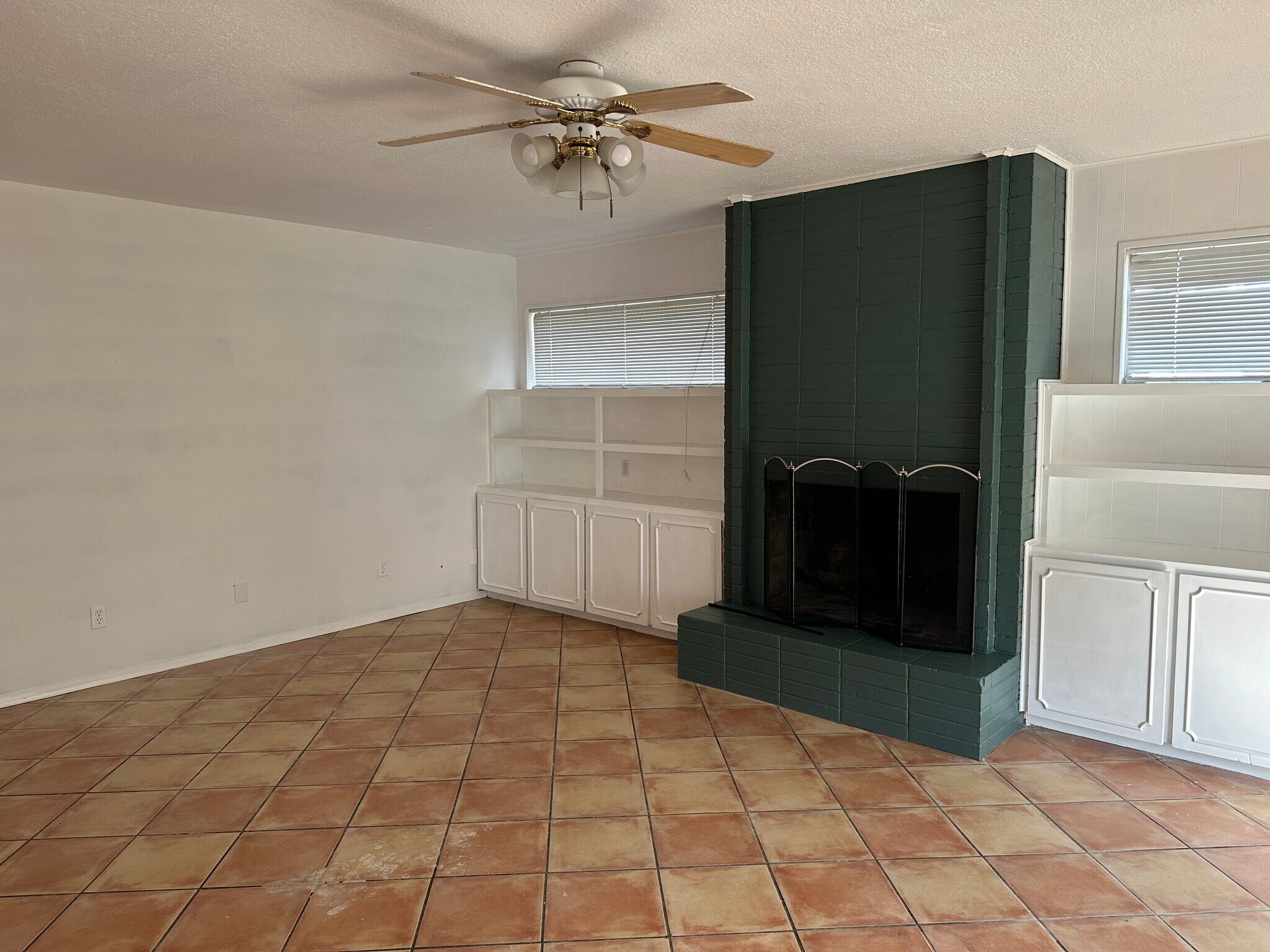 Building Photo - 1001 Cedardale Dr