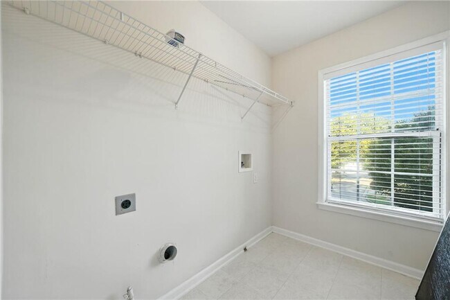 Building Photo - 215 Friars Head Dr NE