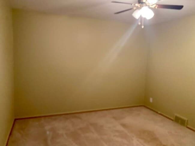 Building Photo - 2 Bedroom 2 Bath home - Quiet Area - Video...