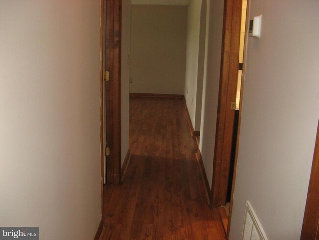 Building Photo - 104 Covington Ln
