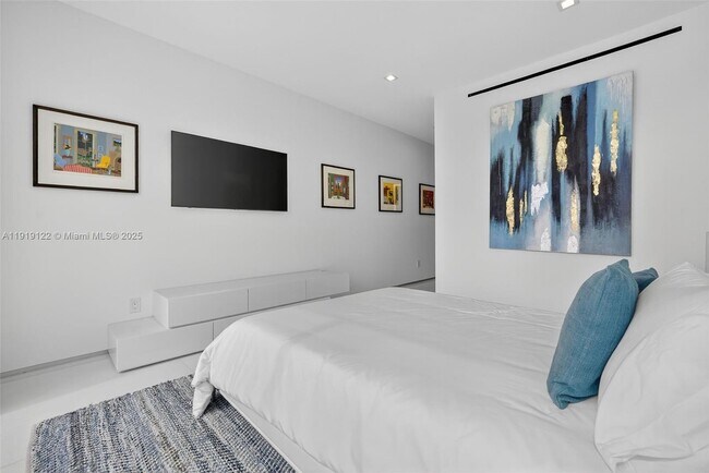 Building Photo - 401 Lido Dr