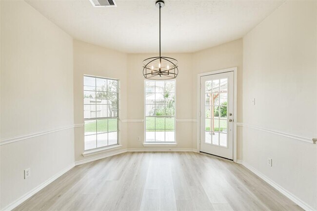 Building Photo - 11918 Mariposa Canyon Dr