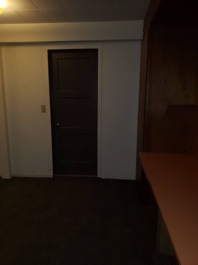 Building Photo - 1065 NE Duncan Ln