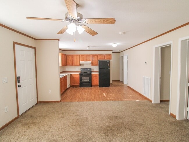 Building Photo - 130 Meadows Ln