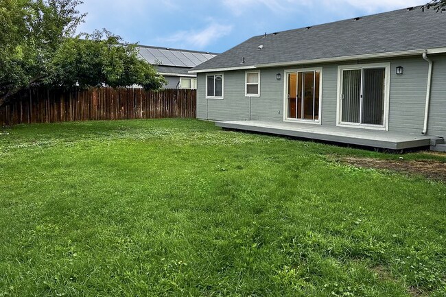 Building Photo - 1435 N Inez Pl