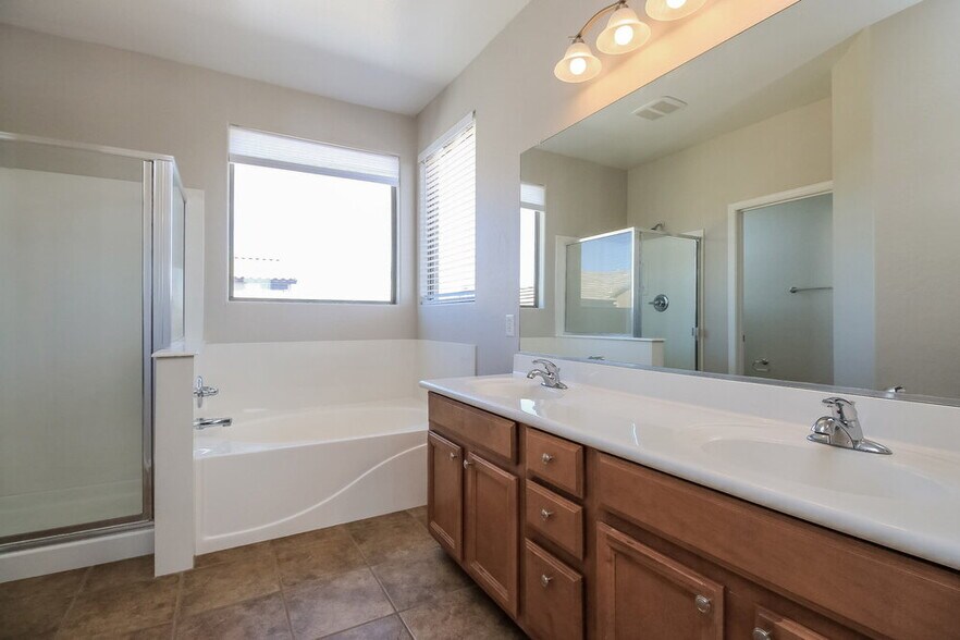 Building Photo - 3151 S Southwind Dr