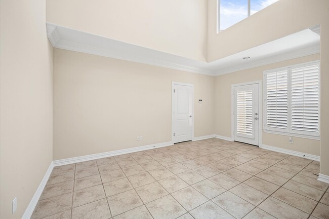 Building Photo - 2047 Palm Forest Ln