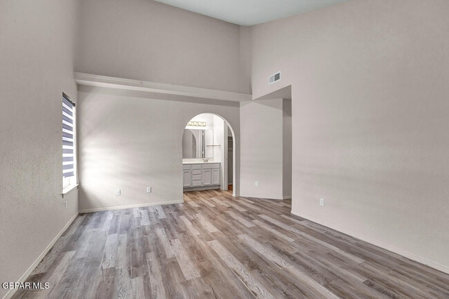 Building Photo - 12117 Desert Quail Ave