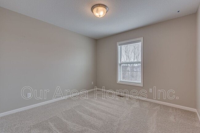 Building Photo - 591 William St