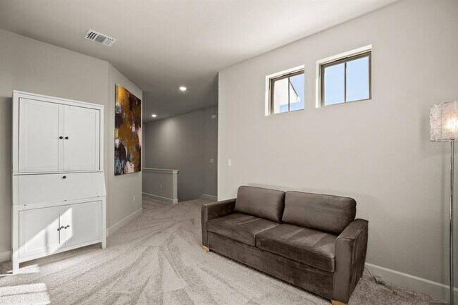 Building Photo - 8301 Orizzonte St