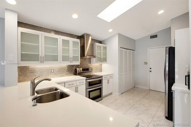 Building Photo - 9601 Harbour Lake Cir