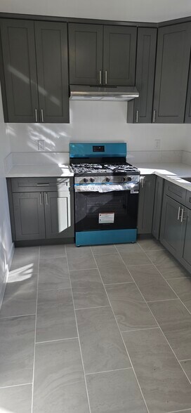 Building Photo - 1428 E 54th St