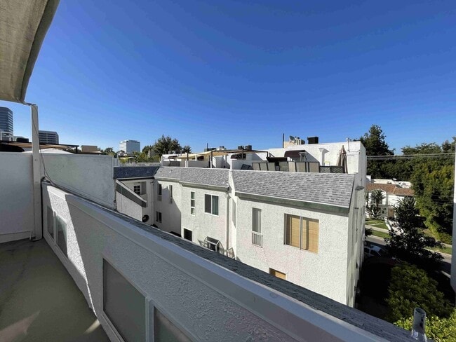 Building Photo - COMPLETELY UPDATED SHERMAN OAKS TOWNHOME!