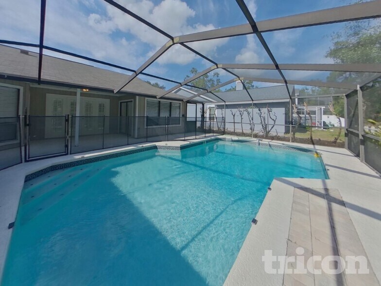 Building Photo - 15803 Hampton Village Dr