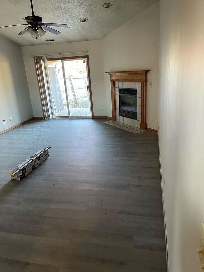 Building Photo - 2026 Bridgewater Cir