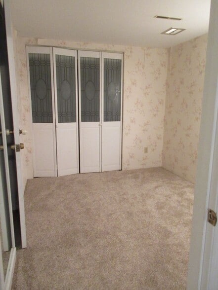 Building Photo - 65 Willowbrook Dr