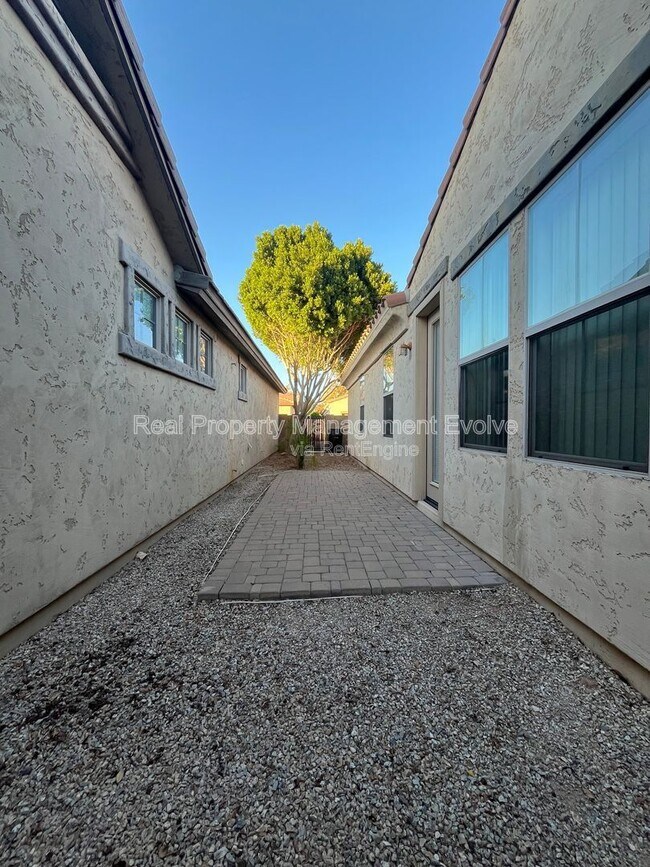 Building Photo - 3454 E Constitution Dr