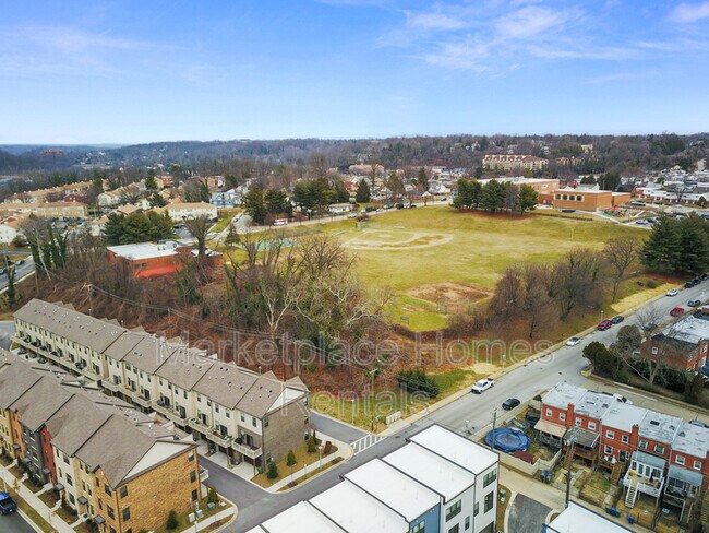 Building Photo - 4332 Roland Heights Ave