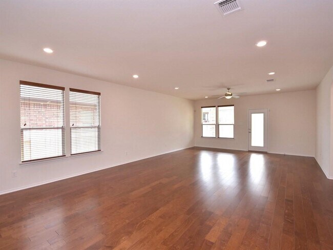 Building Photo - 1432 Macfarland St
