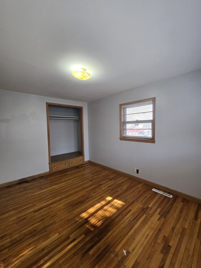 Building Photo - 3003 E Funston St