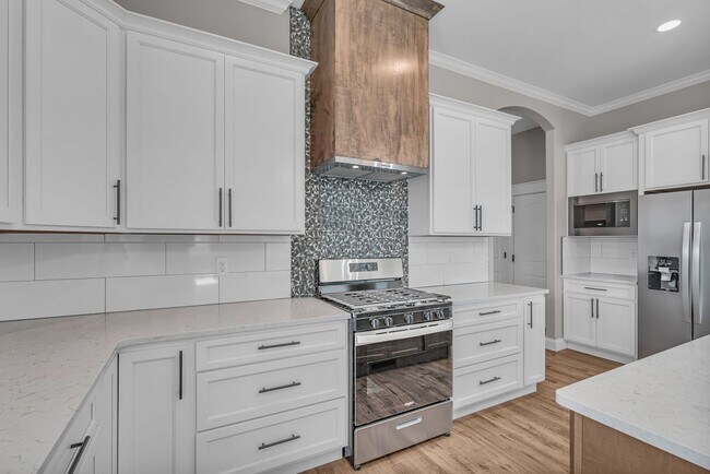 Building Photo - Italian Estates Property Management