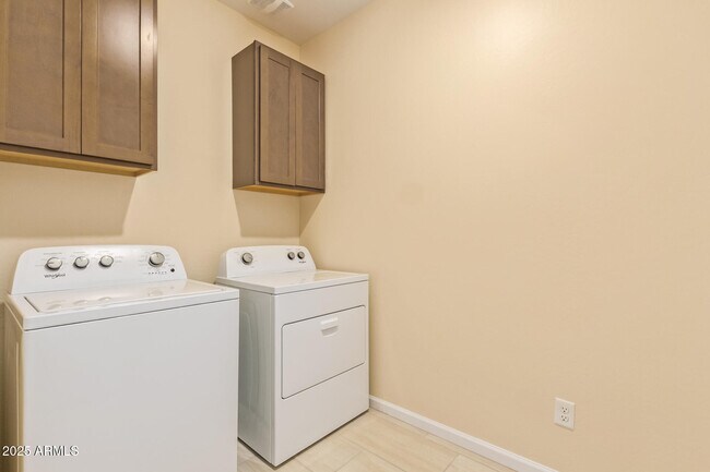 Building Photo - 25443 W Graham Trl