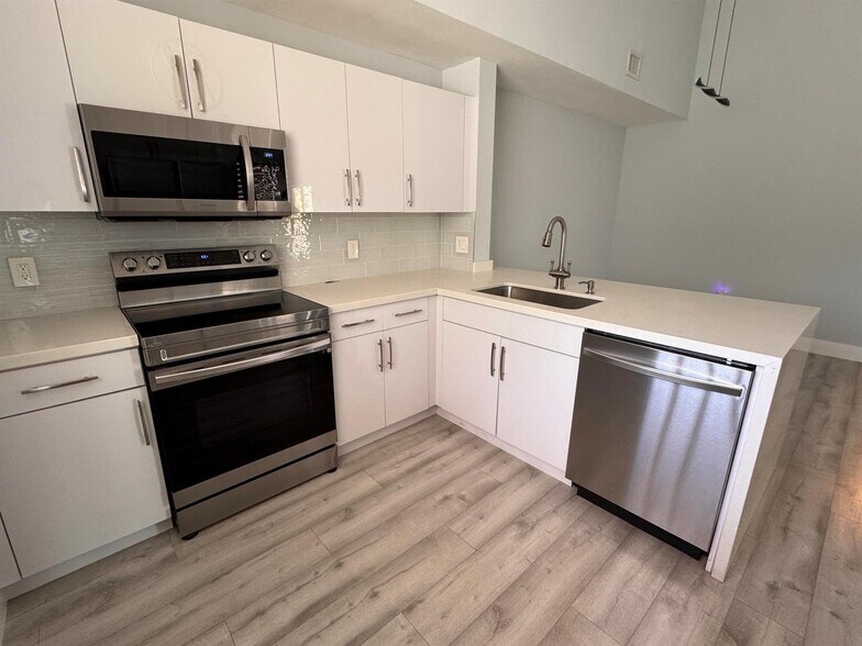 Building Photo - 6936 SW 39th St