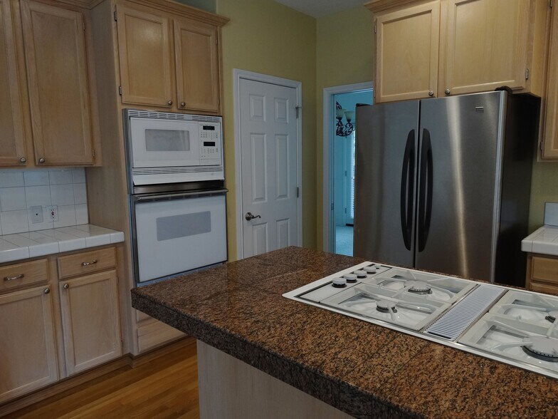 Building Photo - 16655 SW Springwater Ct