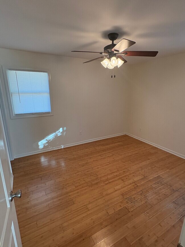 Building Photo - 439 E Rutgers Loop