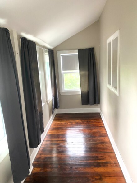 Building Photo - 347 Vermont St