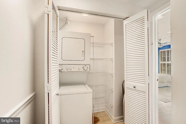 Building Photo - 2411 20th St NW