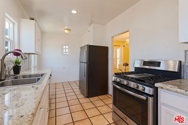 Building Photo - 1433 Livonia Ave