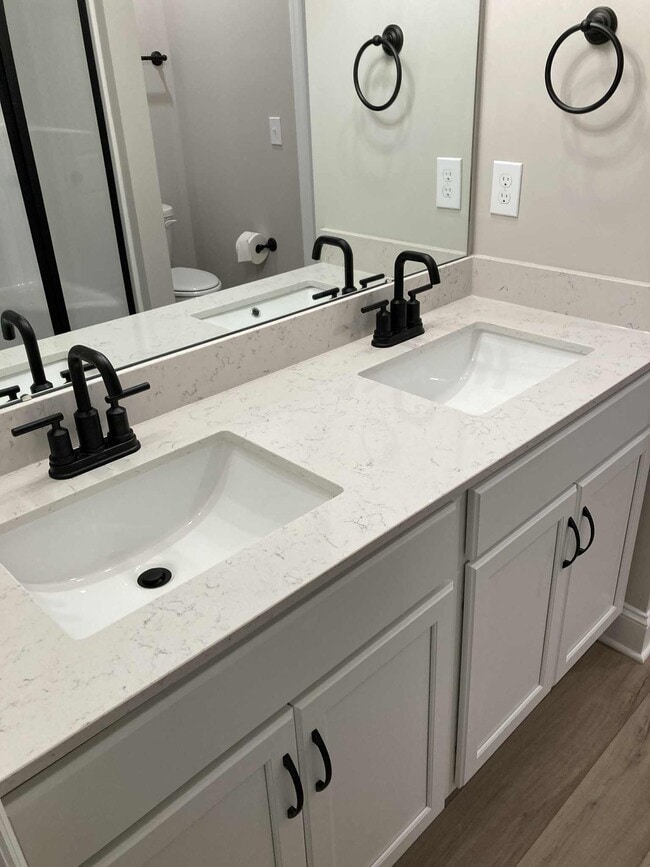 Building Photo - 434 Ronnie Drive SE