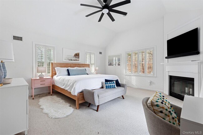 Building Photo - 3 1st Pl