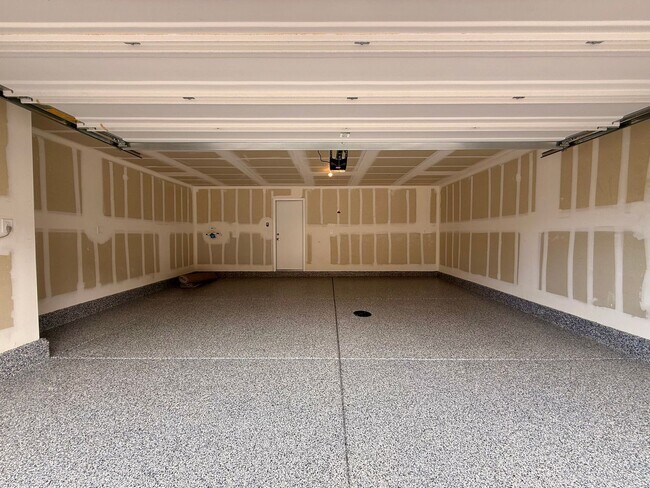 Building Photo - BRAND NEW 3 BED 2.5 BATH 2 BALCONY 2 CAR GARAGE TOWNHOUSE IN HENDERSON FOR RENT!!