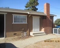 Building Photo - GIL560