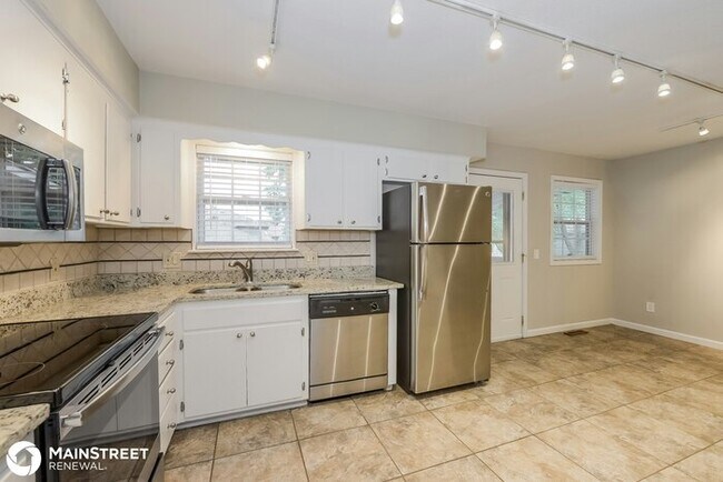 Building Photo - 1437 S Tomahawk Dr, Olathe, KS 66062