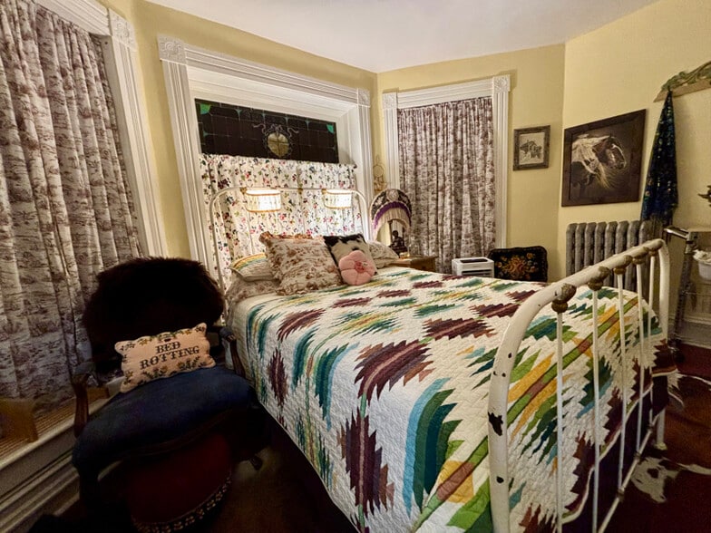 Building Photo - 425 S Washington St