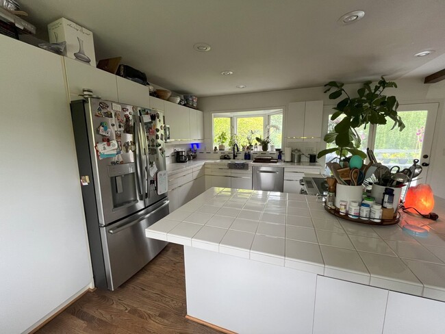 Building Photo - Spacious 4-Bedroom Home with Lush Landscap...