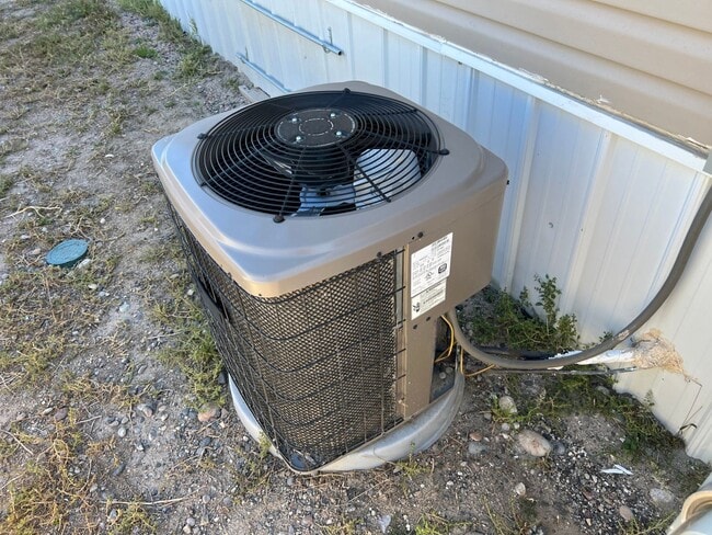 Building Photo - 3 Bedroom 2 Bath Modular Home with Many Amenities & Storage Shed