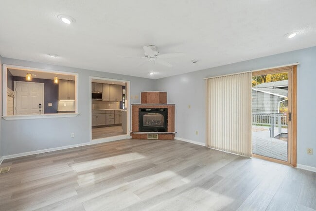 Building Photo - 20 Apricot Ln