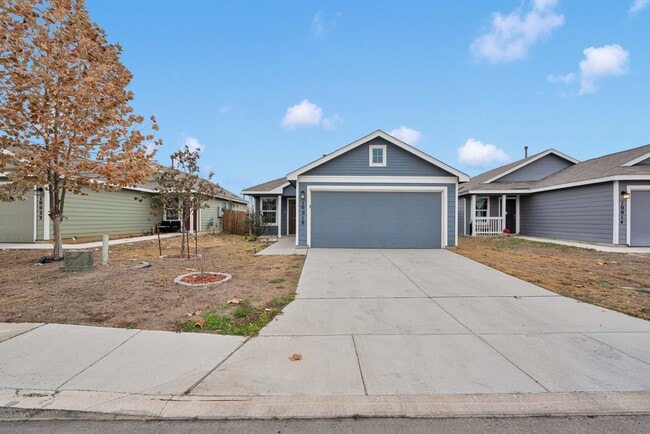 Building Photo - Charming 3 Bed 2 Bath Home near Helotes!