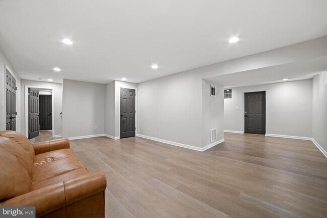Building Photo - 5309 Tractor Ln