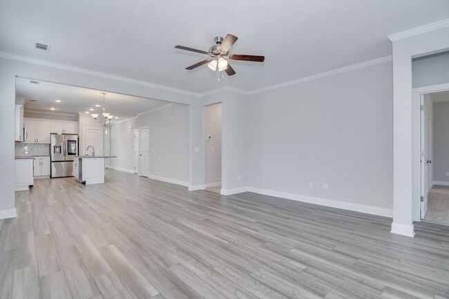 Building Photo - 3 Bedroom 2 Bathroom Ranch