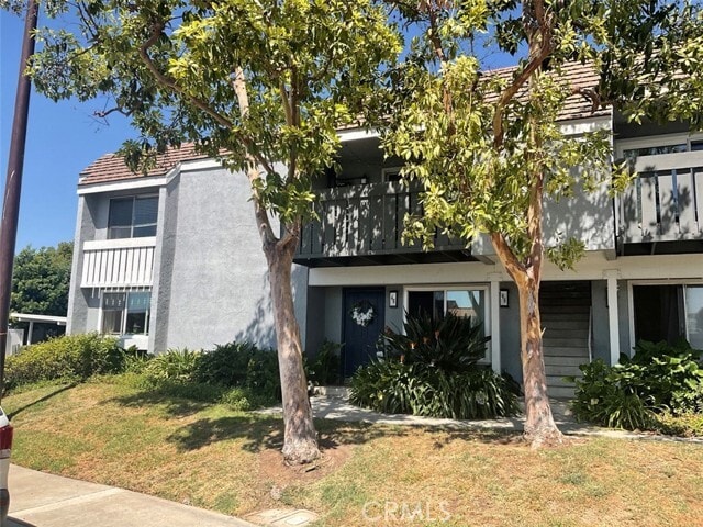 Building Photo - 48 Fallbrook
