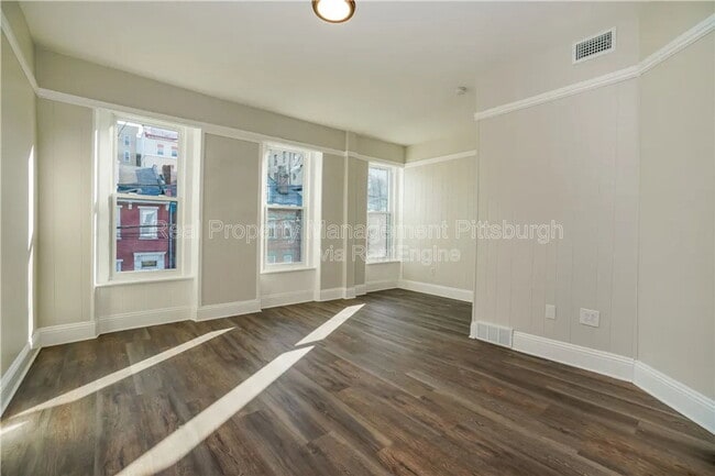 Building Photo - 2123 Sidney St